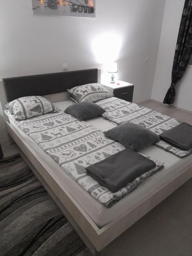 Apartman Lela Карловац Экстерьер фото