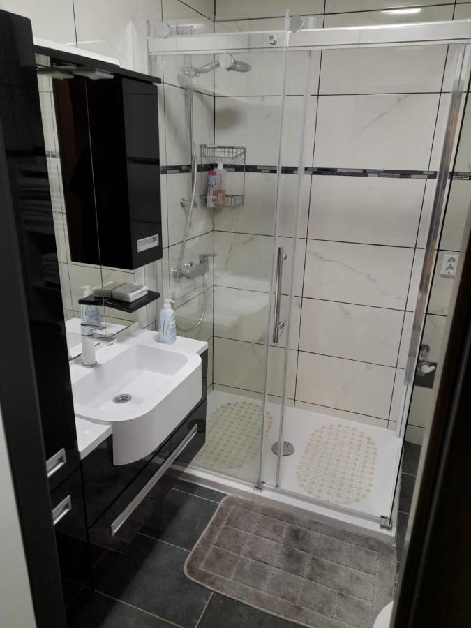 Apartman Lela Карловац Экстерьер фото