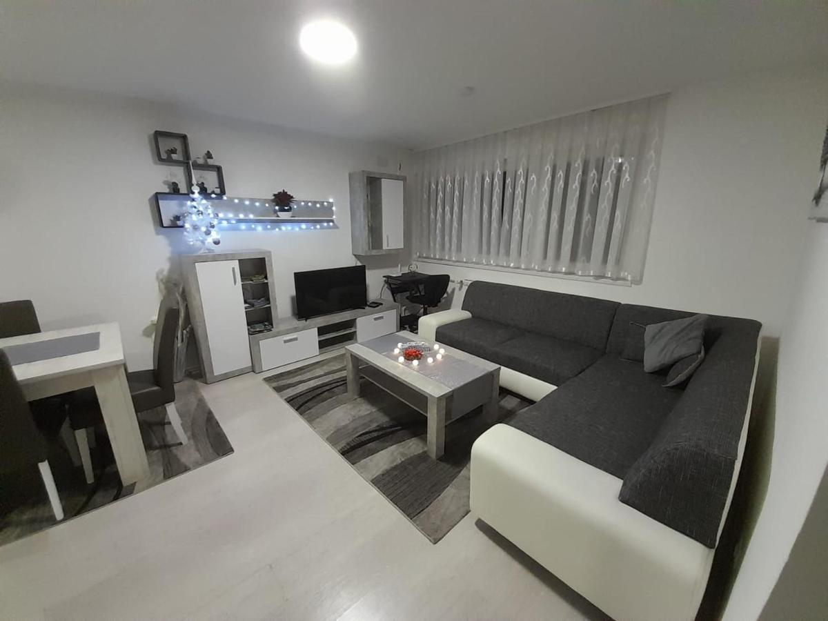 Apartman Lela Карловац Экстерьер фото